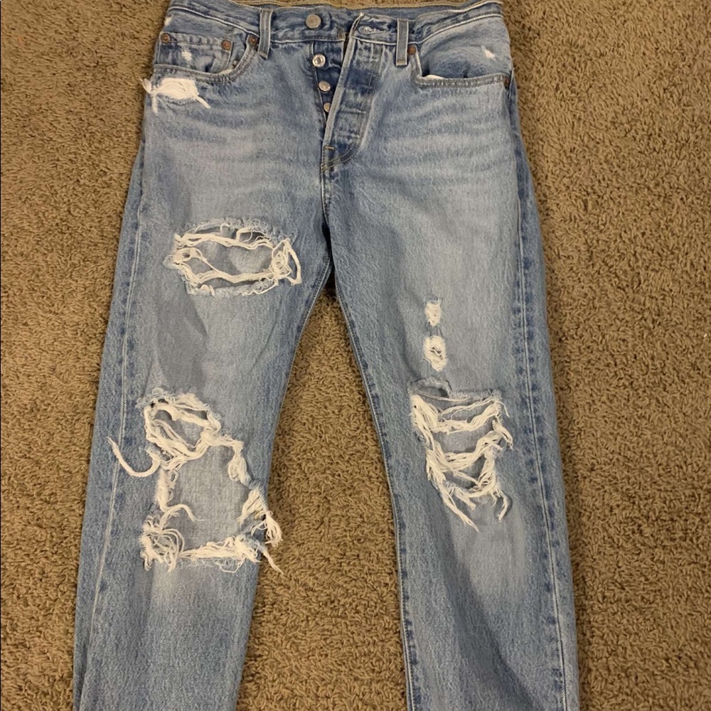 Levi medium wash jeans